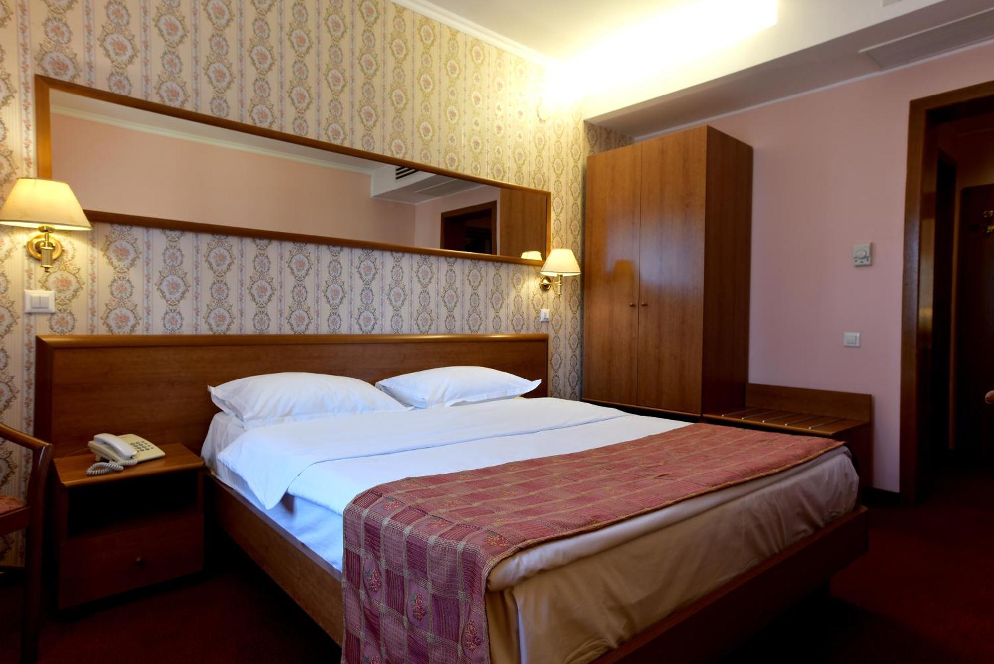 Hotel Brasov Exterior photo
