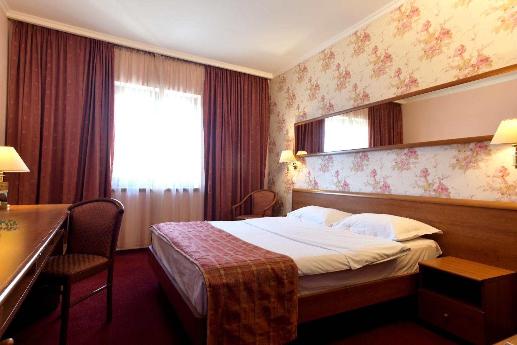 Hotel Brasov Exterior photo
