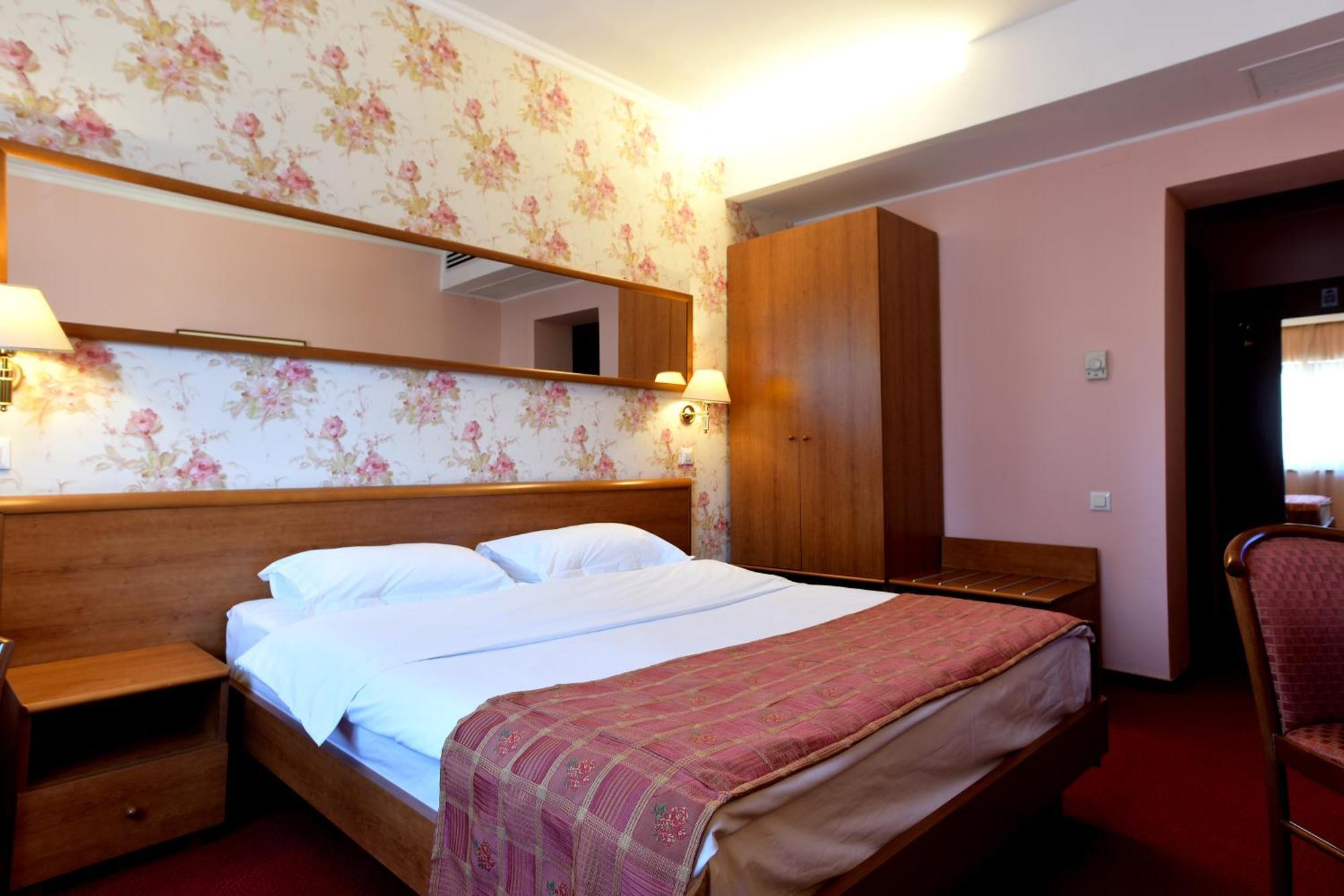 Hotel Brasov Exterior photo
