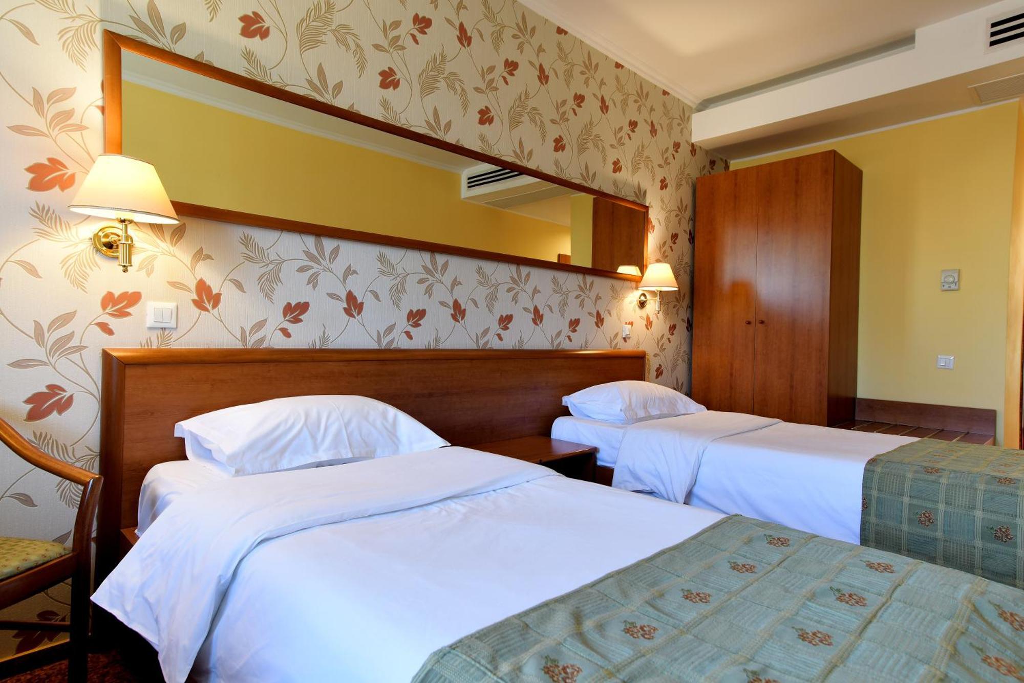 Hotel Brasov Exterior photo