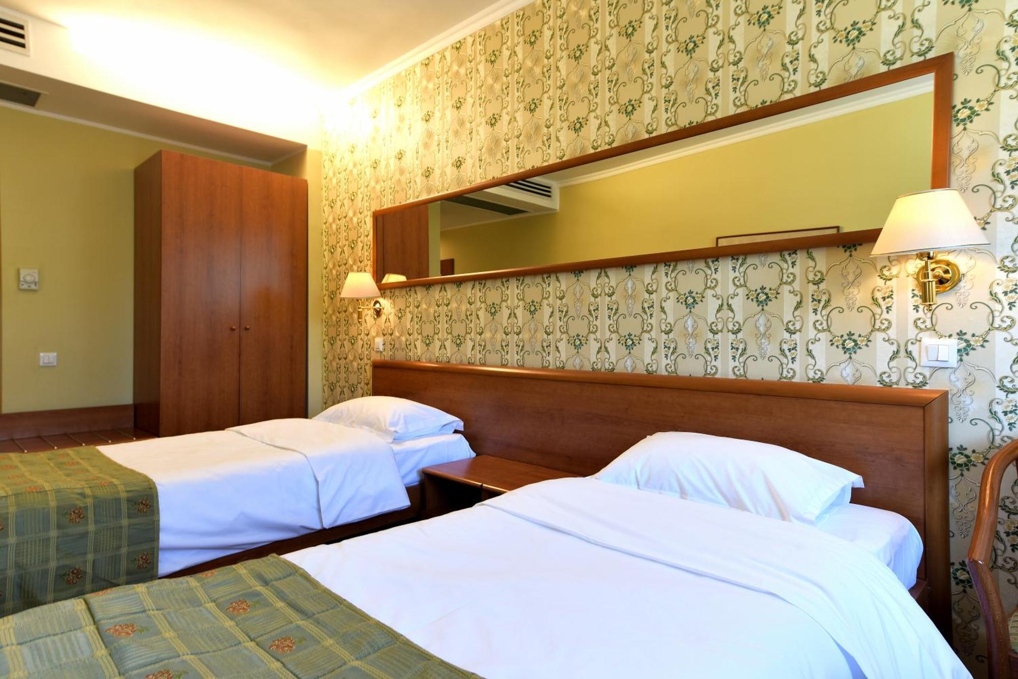 Hotel Brasov Exterior photo
